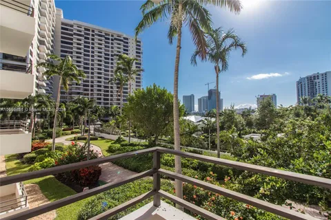 600 THREE ISLANDS BLVD # 219, Hallandale Beach FL 33009