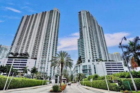 90 SW 3rd St # 1112, Miami FL 33130