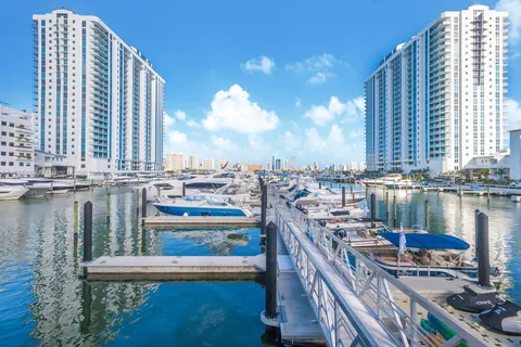 17111 Biscayne Blvd # 2303, North Miami Beach FL 33160