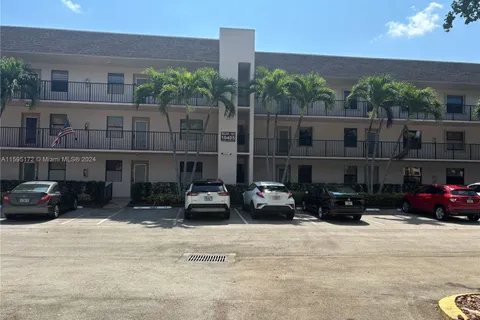 10405 Sunrise Lakes Blvd # 302, Sunrise FL 33322