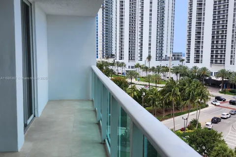 100 Bayview Dr # 810, Sunny Isles Beach FL 33160