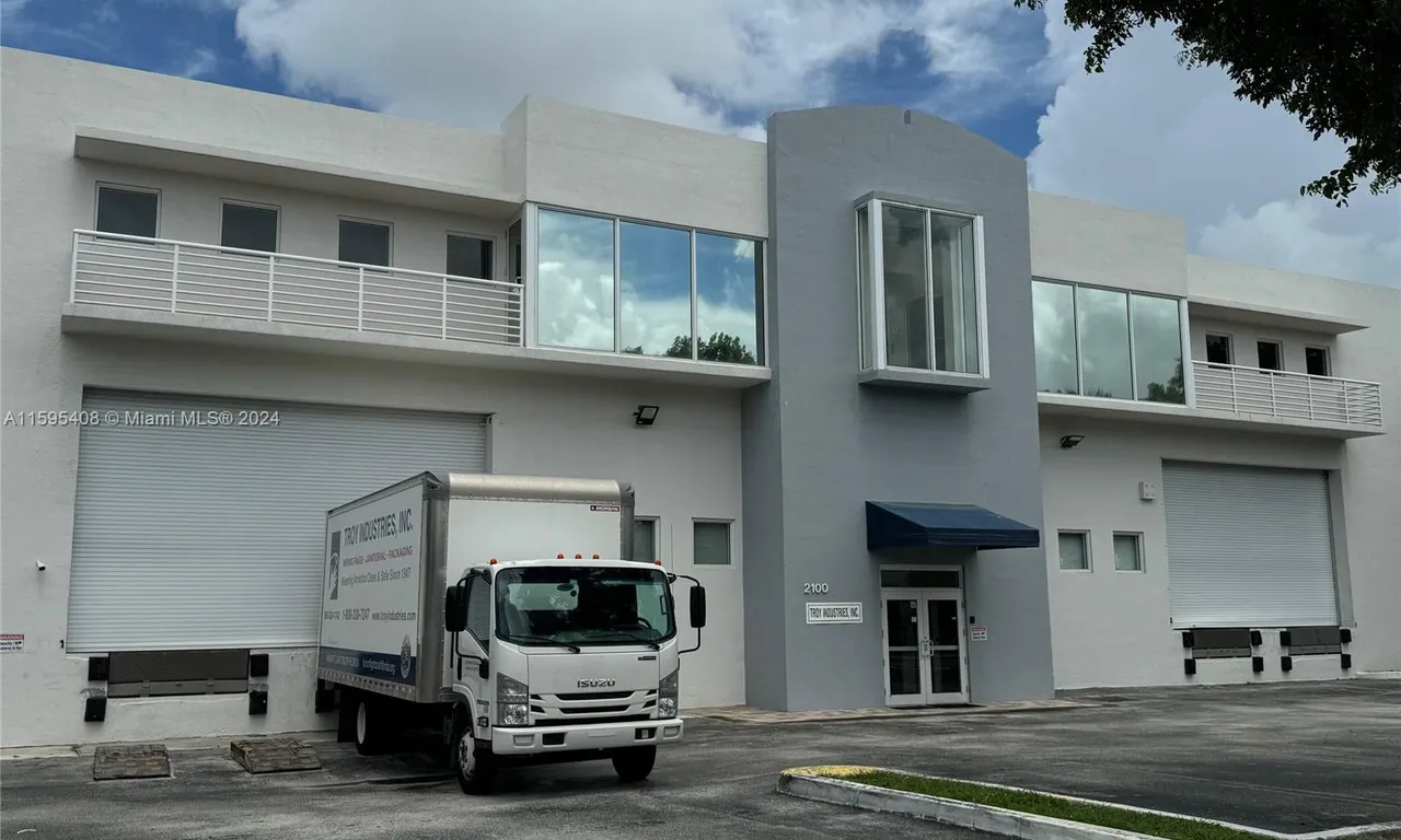 2100 NW 102nd Pl, Doral FL 33172