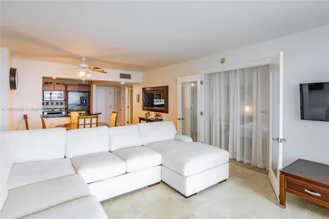 2301 Collins Ave # 1425, Miami Beach FL 33139