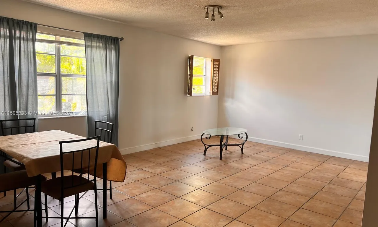 30 SE 4th Ave # 207, Hallandale Beach FL 33009