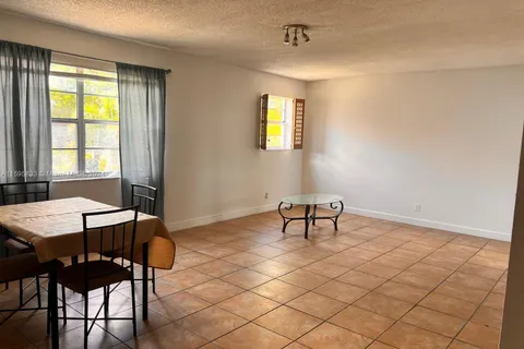 30 SE 4th Ave # 207, Hallandale Beach FL 33009