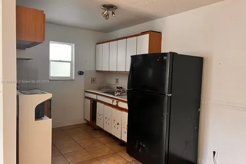 30 SE 4th Ave # 207, Hallandale Beach FL 33009