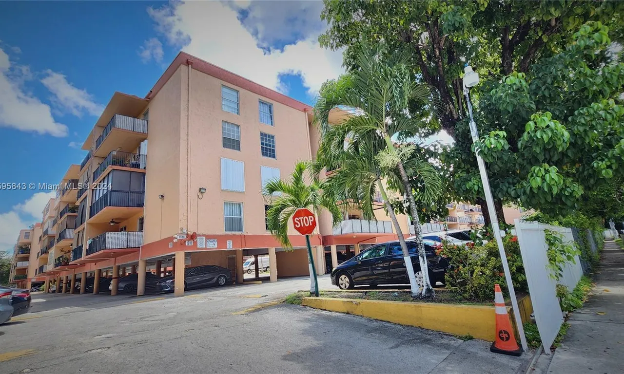 1910 W 56th St # 3225, Hialeah FL 33012