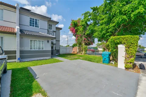 13688 SW 264th Ter, Homestead FL 33032