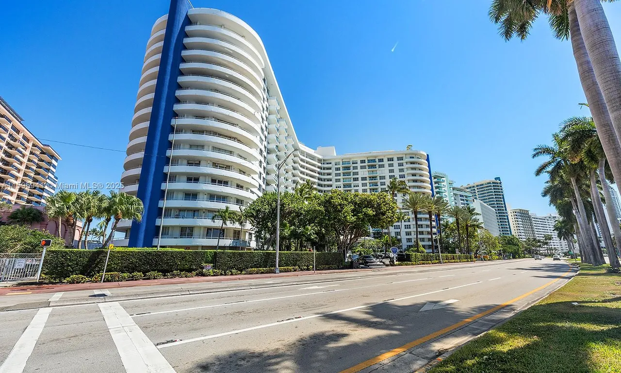 5161 Collins # 910, Miami Beach FL 33140