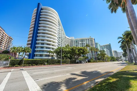 5161 Collins # 910, Miami Beach FL 33140