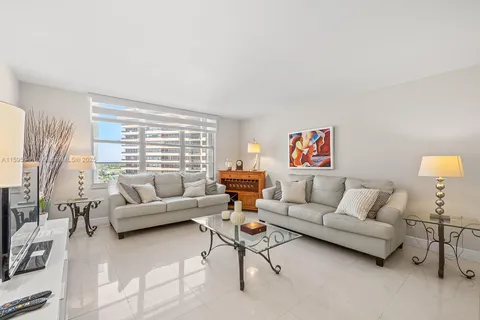 5161 Collins # 910, Miami Beach FL 33140