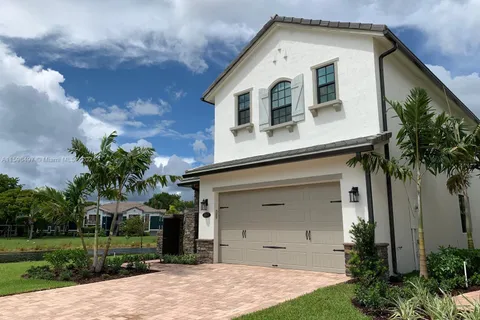 11871 SW 13th Ct, Pembroke Pines FL 33025