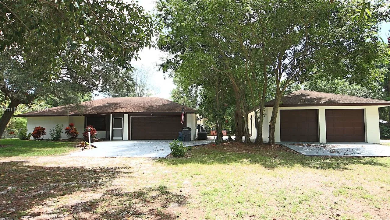 16282 E Lancashire Dr, Loxahatchee FL 33470