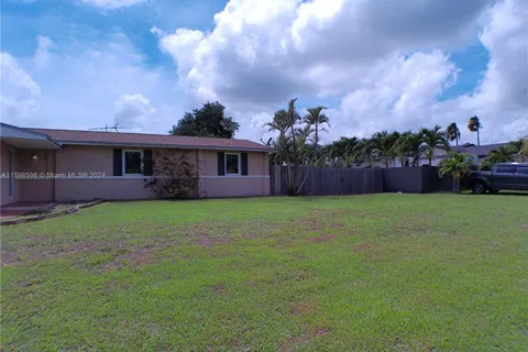 28124 SW 158th Pl, Homestead FL 33033