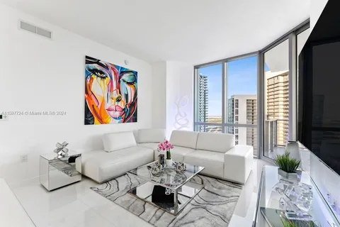 851 NE 1st Ave # 4207, Miami FL 33132