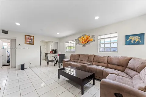 212 SW 67th Ave, Pembroke Pines FL 33023