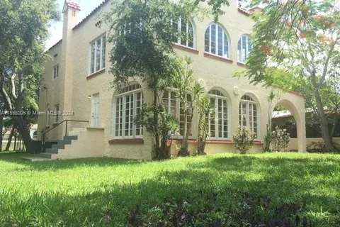 34 SW 8th St, Hallandale Beach FL 33009
