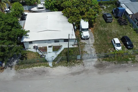 8095 NW 36th Pl, Miami FL 33147