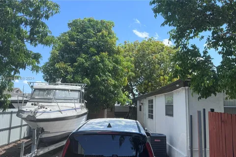 8095 NW 36th Pl, Miami FL 33147