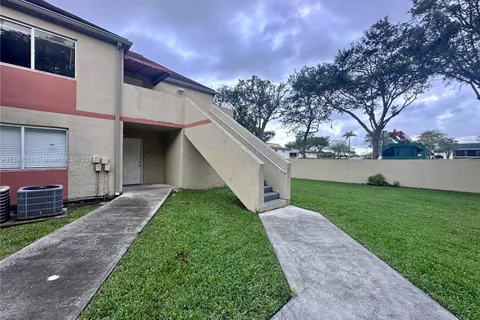 18890 NW 57th Ave # 112, Hialeah FL 33015