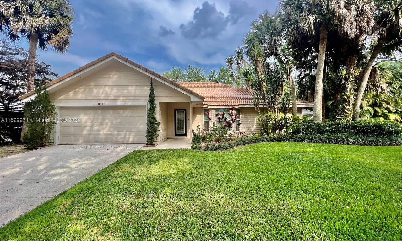 18510 Lake Bend Dr, Jupiter FL 33458