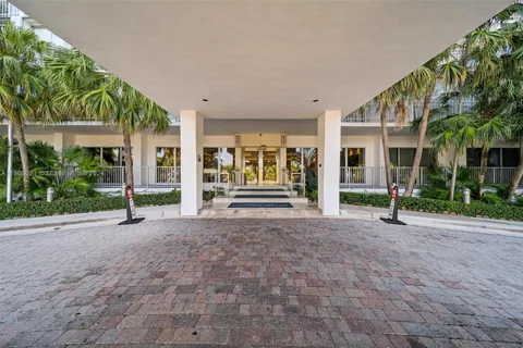 600 Grapetree Dr, Key Biscayne FL 33149