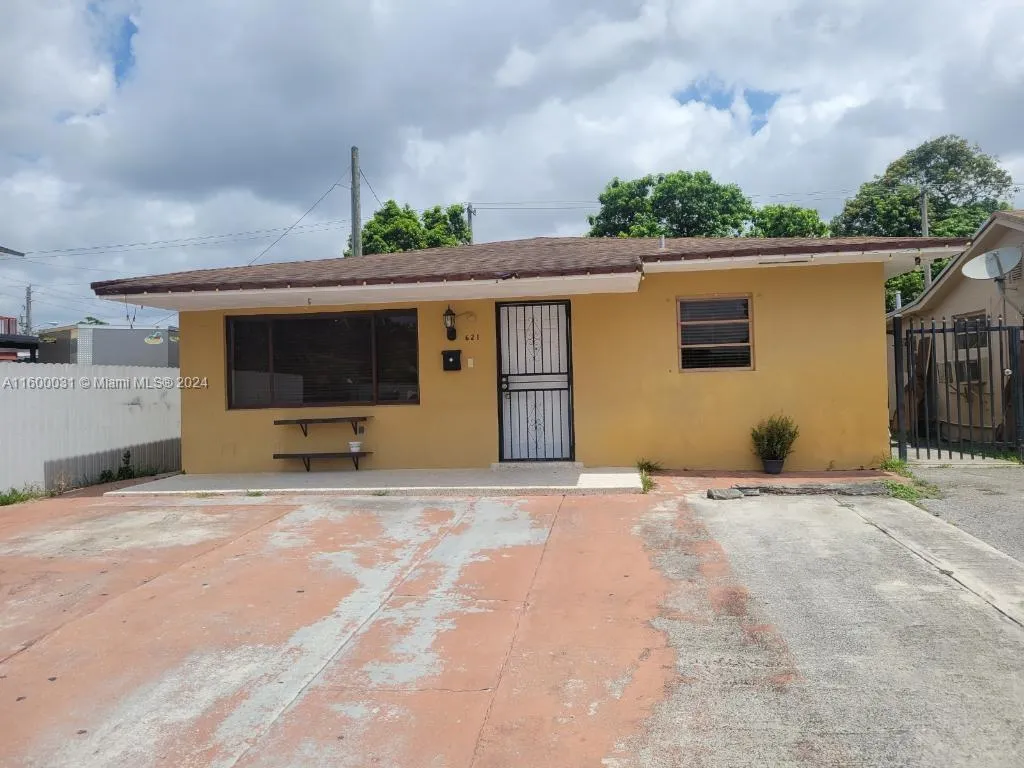 621 E 55th St, Hialeah FL 33013