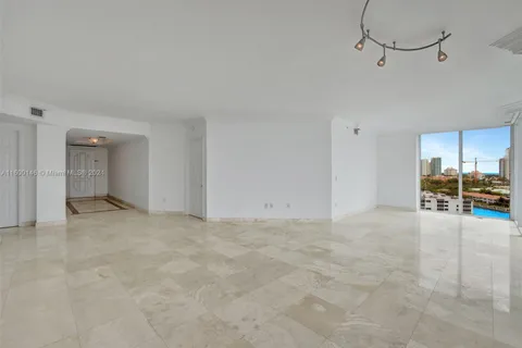 3370 Hidden Bay Dr # 1208, Aventura FL 33180