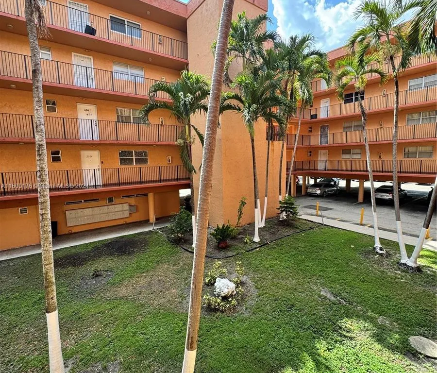 1950 W 56th St # 2212D, Hialeah FL 33012