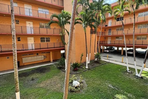 1950 W 56th St # 2212D, Hialeah FL 33012