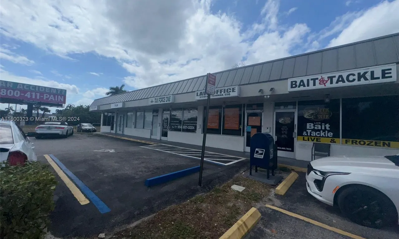 3325 Griffin Rd, Dania Beach FL 33312