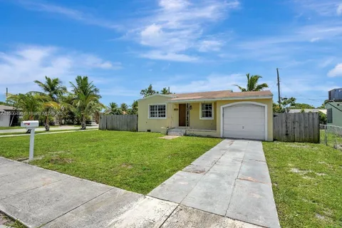 2504 Wiley Ct, Hollywood FL 33020