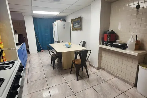 955 79th Ter, Miami Beach FL 33141