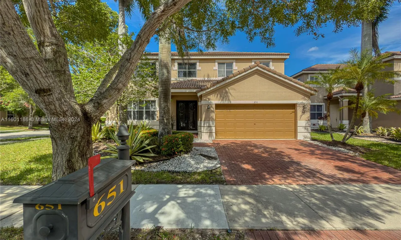 651 Honeysuckle Ln, Weston FL 33327