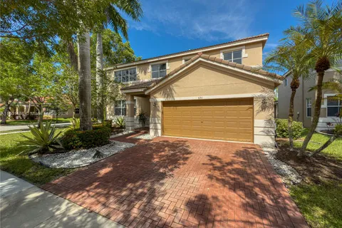 651 Honeysuckle Ln, Weston FL 33327