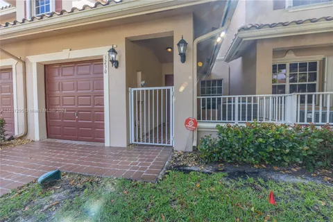 3230 Fairway Cir # 15, Davie FL 33328