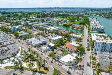 924 Marseille Dr, Miami Beach FL 33141