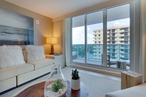 102 24 ST # 1207, Miami Beach FL 33139