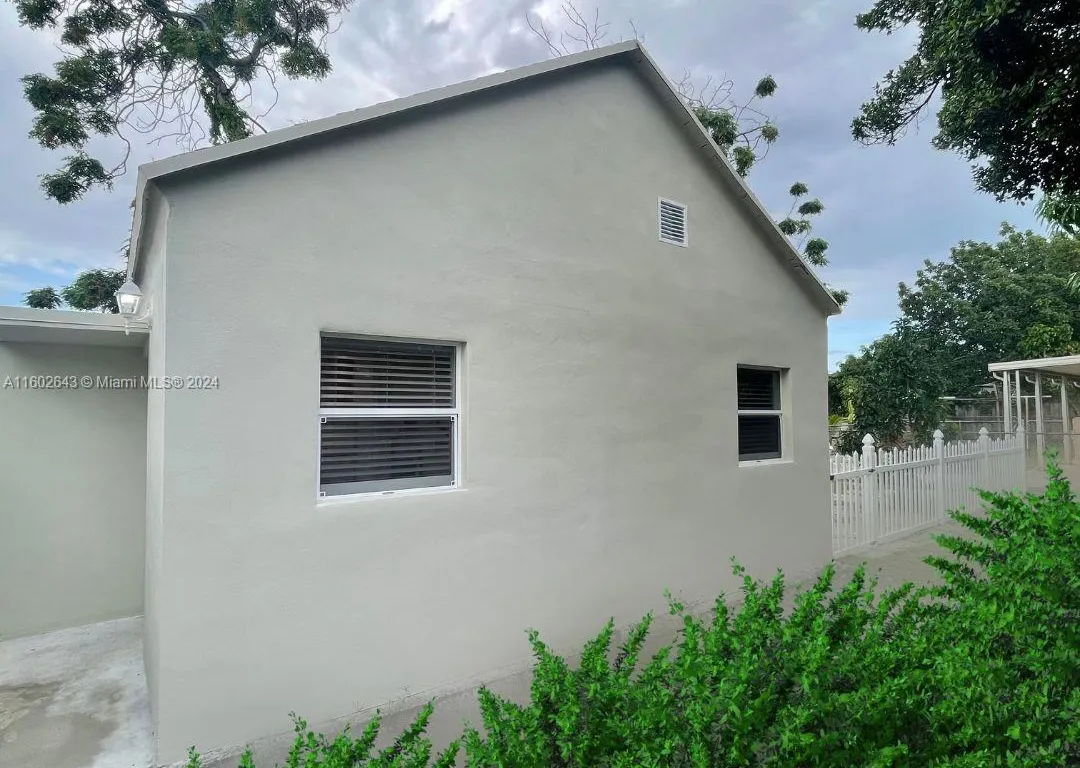 4293 NW 2nd St, Miami FL 33126