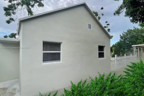 4293 NW 2nd St, Miami FL 33126