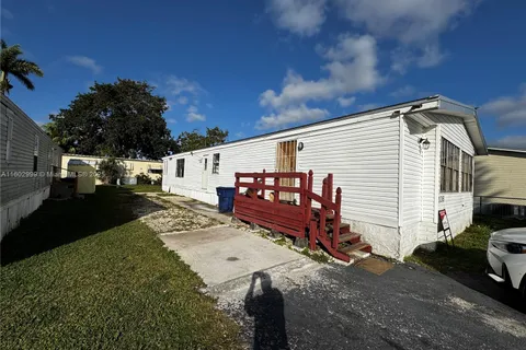 35250 SW 177 ct unit 136, Homestead FL 33034