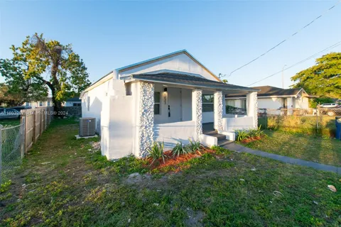 1723 NW 70th St, Miami FL 33147