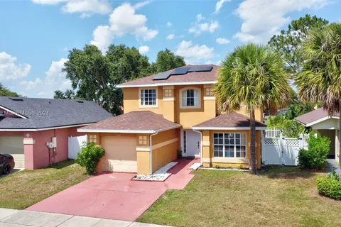 2709 Emerson Lane, Kissimmee FL 34743