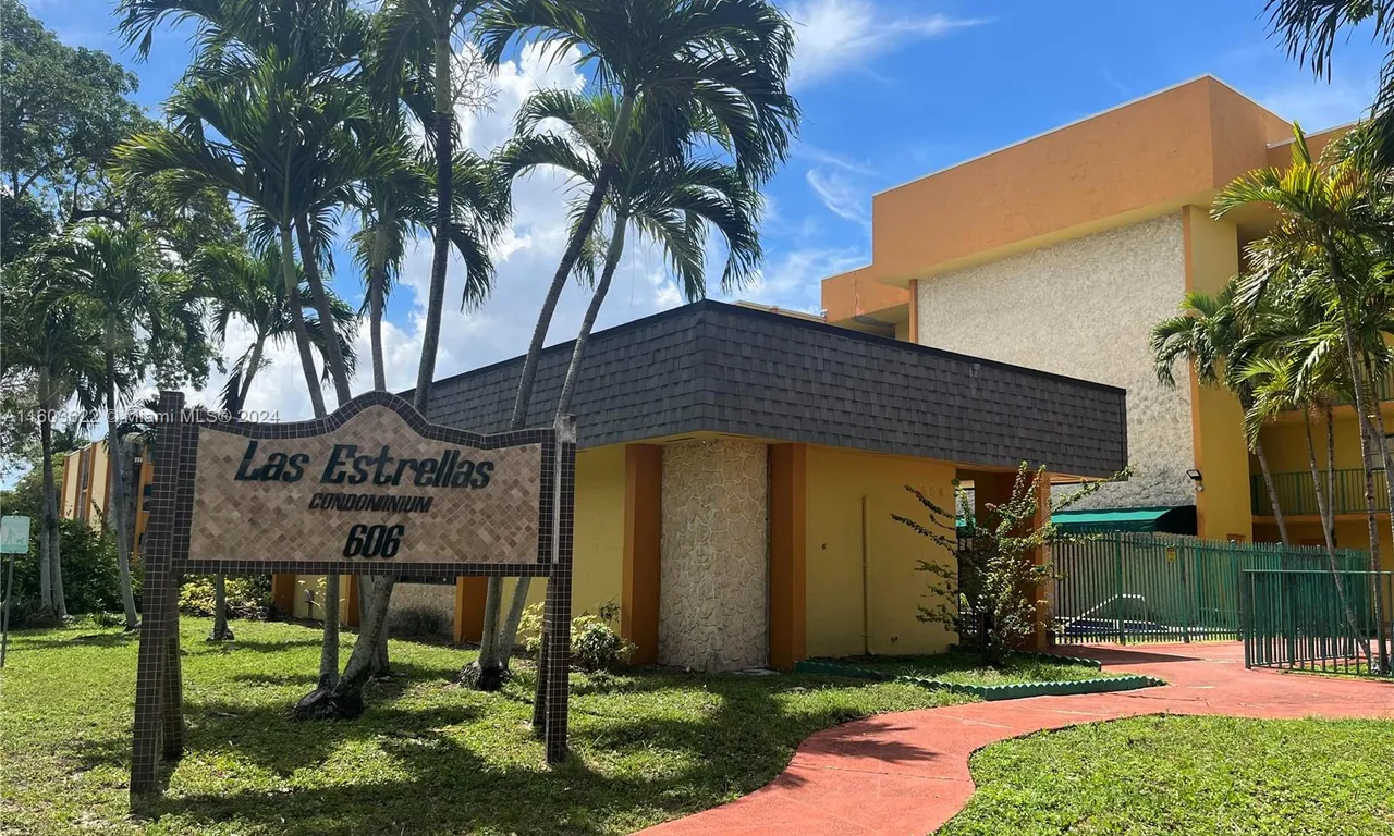 606 W 81st St # 210, Hialeah FL 33014