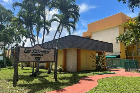 606 W 81st St # 210, Hialeah FL 33014