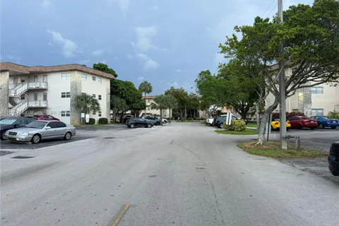 5111 W Oakland Park Blvd # 307, Lauderdale Lakes FL 33313