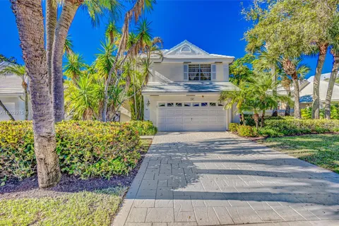 30 Windsor Ln, Palm Beach Gardens FL 33418