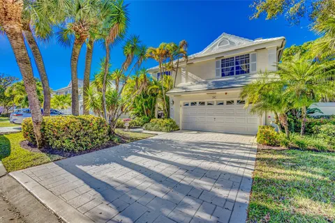 30 Windsor Ln, Palm Beach Gardens FL 33418