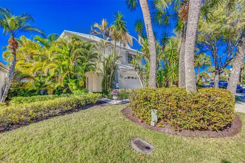 30 Windsor Ln, Palm Beach Gardens FL 33418