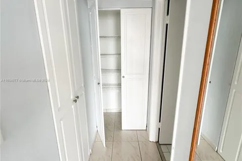 6061 Collins Ave # 23B, Miami Beach FL 33140